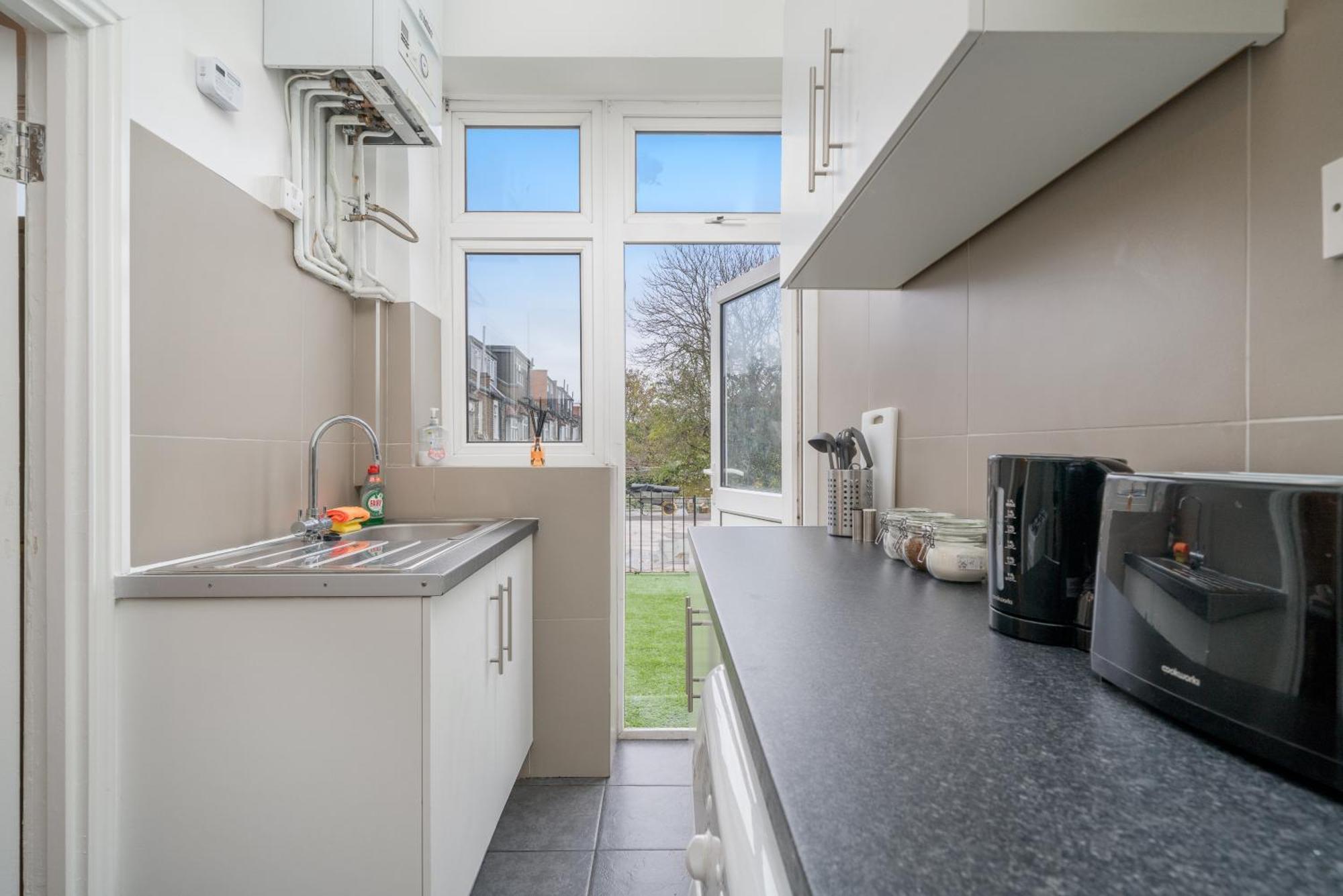 The Tooting Bec Hideaway - Prime Location Apartment Лондон Екстериор снимка
